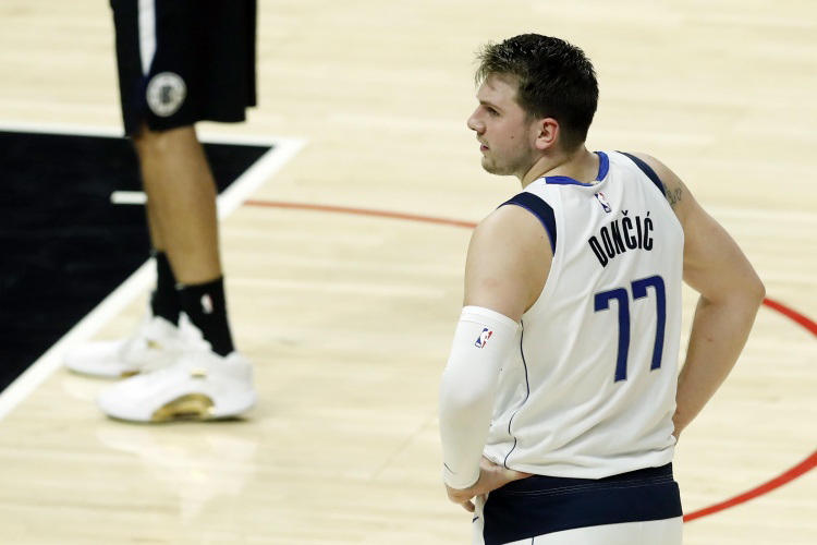 法国杯比赛中惊人的勺子点球引发门将愤怒-开云kaiyun通用网址