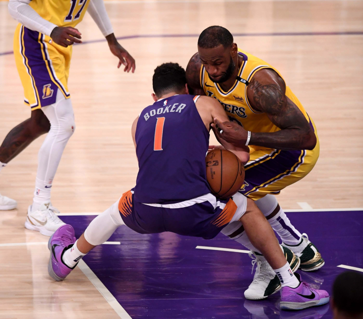 包含里程碑夜菲尼克斯太阳绝杀压哨;欧超杯赛前刷纪录;气氛紧张;球探报告显示潜力的词条-开云kaiyun通用网址